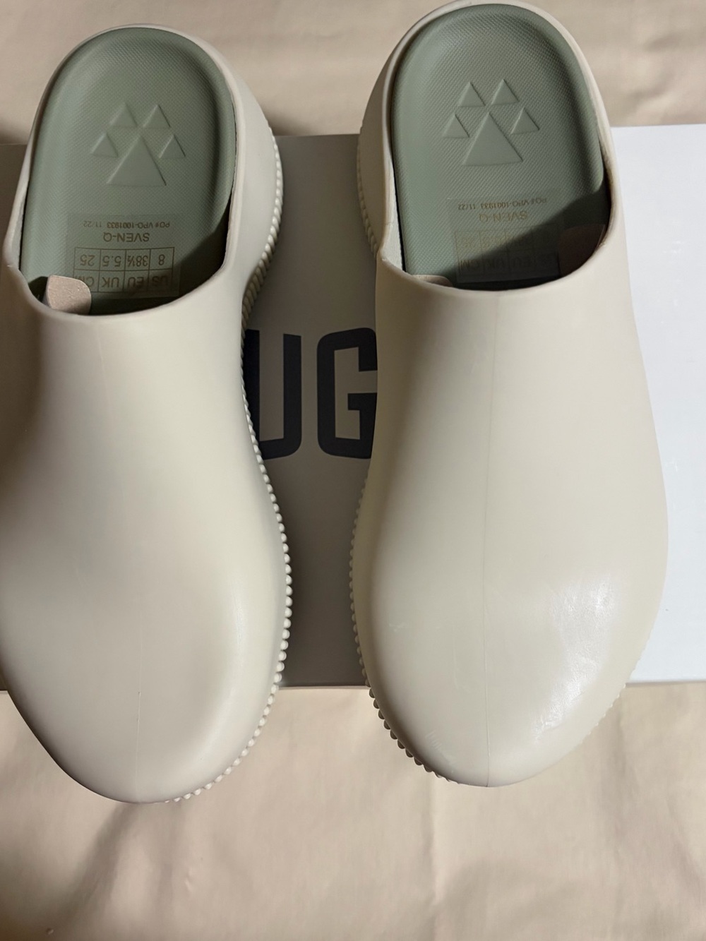 Cougar Women's Cream Slip-On Clog Mules